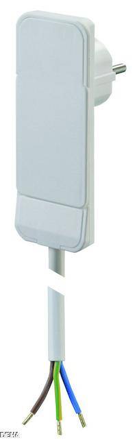 Weißer Stecker mit drei offenen Drähten: braun, blau und grün/gelb. Geeignet für Elektroinstallationen.