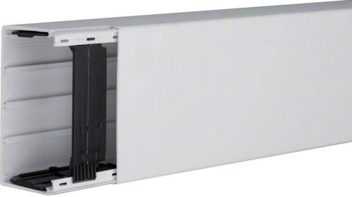 Weiße Kabelkanalabdeckung mit schwarzer Innenseite; dient zur sicheren Organisation und Verdeckung von Kabeln an Wänden oder Böden.