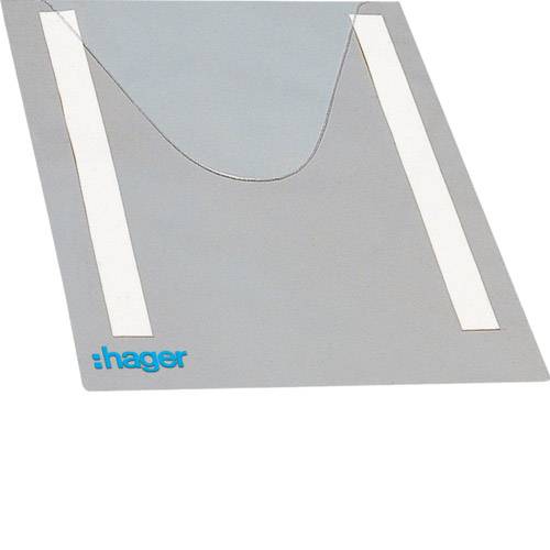 Ein Umschlag aus grauem Karton mit transparentem Kunststofffenster. 'hager' ist in blauer Schrift unten links gedruckt.