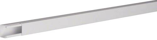 Ein längs geschnittener, rechteckiger Hohlraumkanal aus hellem Metall oder Kunststoff, geeignet zur Kabelverlegung an der Wand.