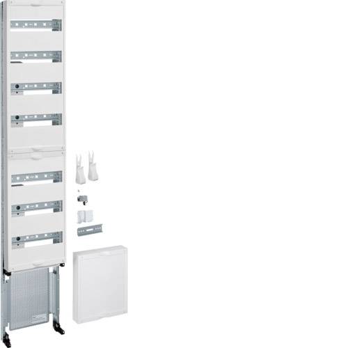 Eine graue Schalttafel mit mehreren Reihen von Schaltern und Anzeigen. Daneben befinden sich Zubehörteile und Montagematerial.