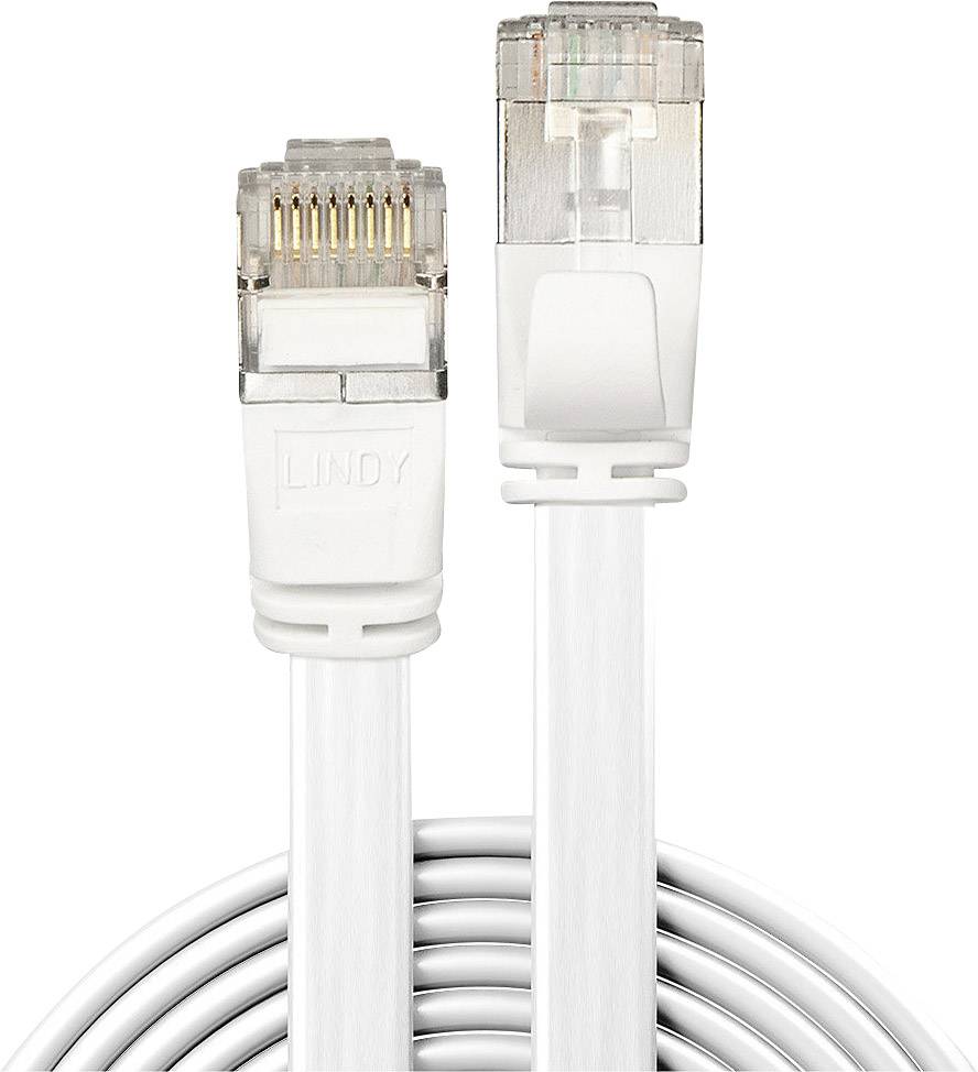 Zwei weiße Ethernet-Kabel mit transparenten RJ45-Steckern an den Enden, hergestellt von Lindy, auf weißem Hintergrund.