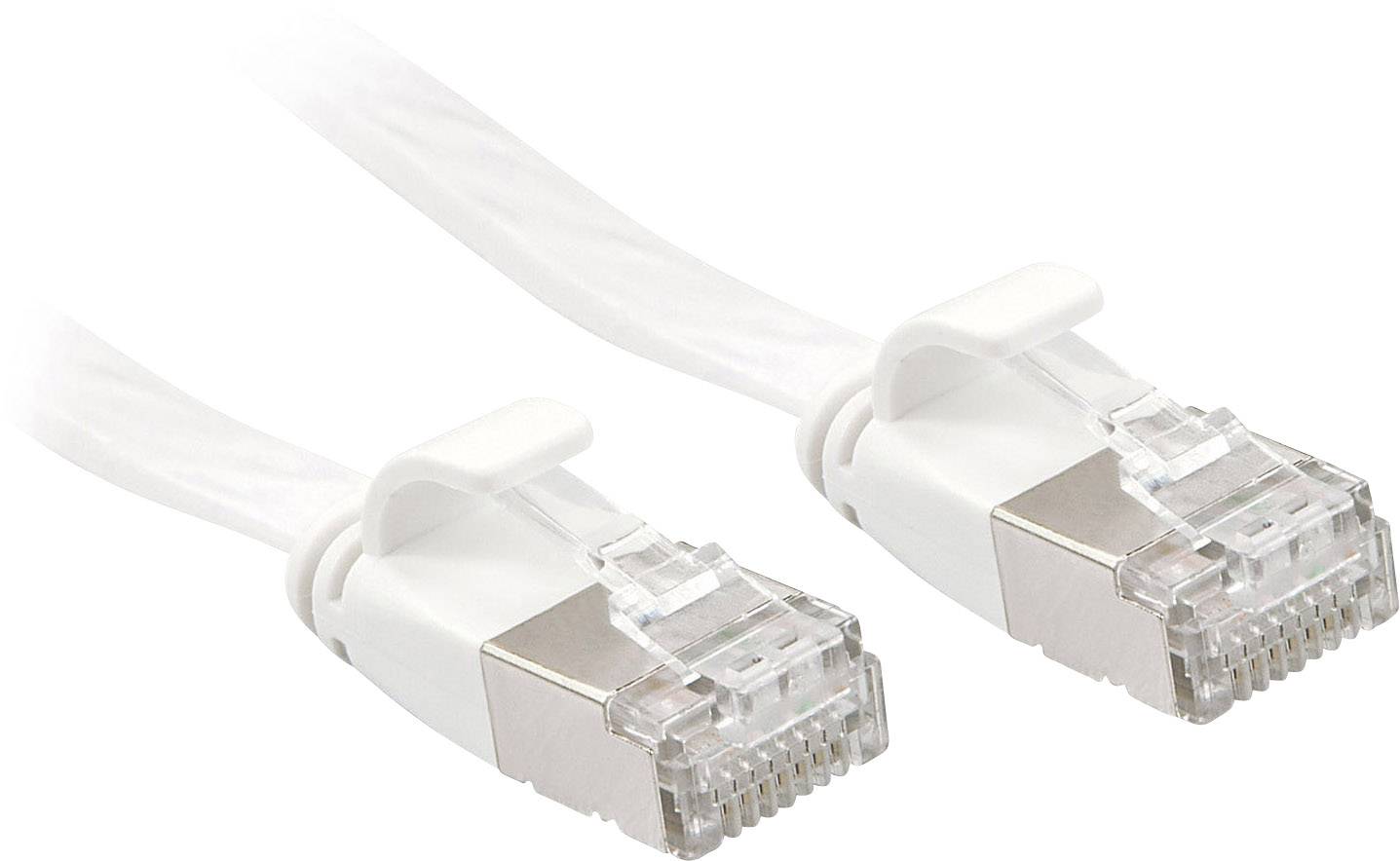 Zwei weiße Ethernet-Kabel mit transparenten Steckern liegen nebeneinander.