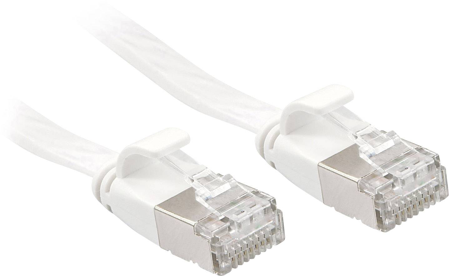 Zwei weiße Ethernet-Kabel mit RJ-45-Steckern liegen nebeneinander, zeigen die Anschlüsse. Sie sind für Netzwerkverbindungen bestimmt.