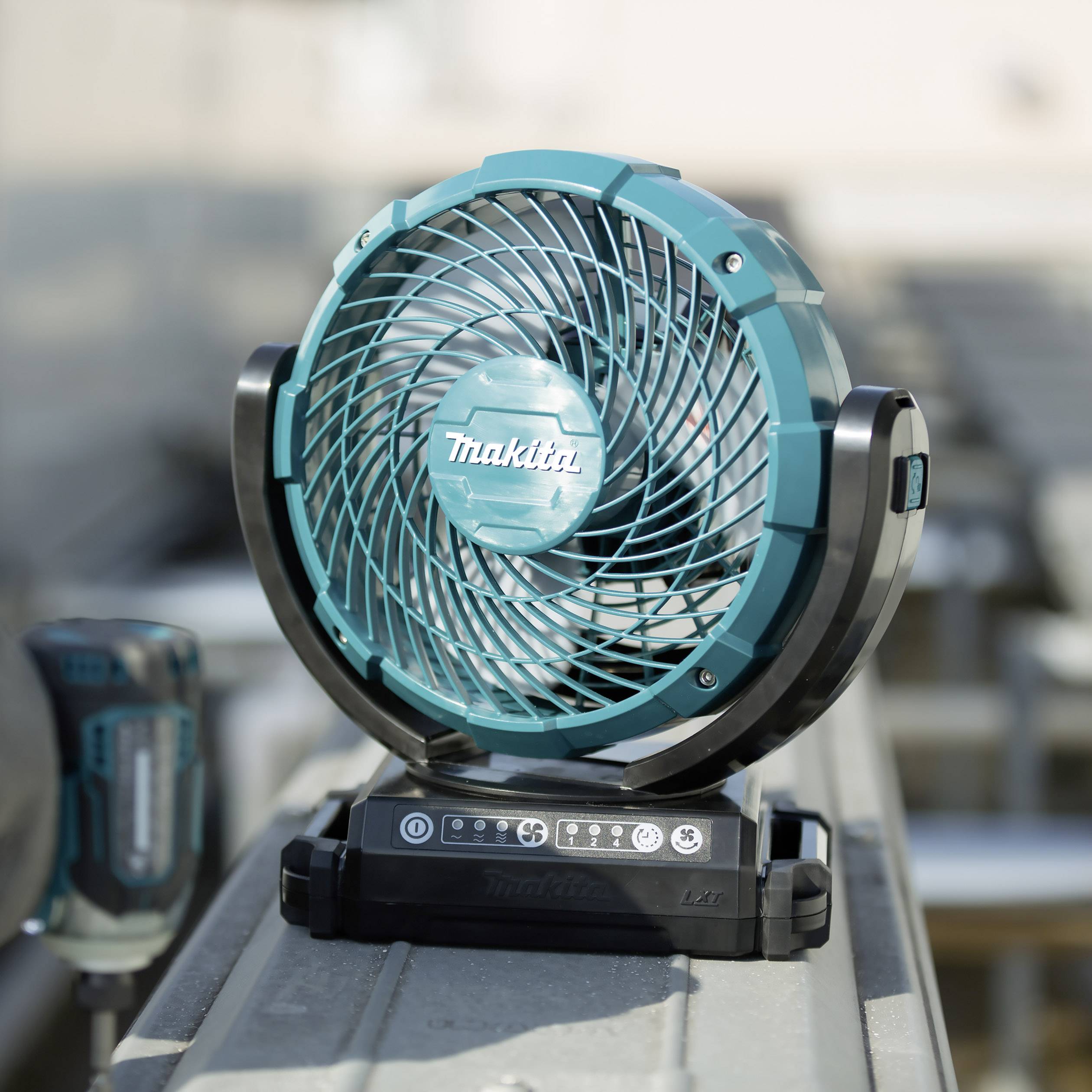 Makita Bodenventilator Schwarz, Türkis Timer, Oszillierend, Akkubetrieb möglich