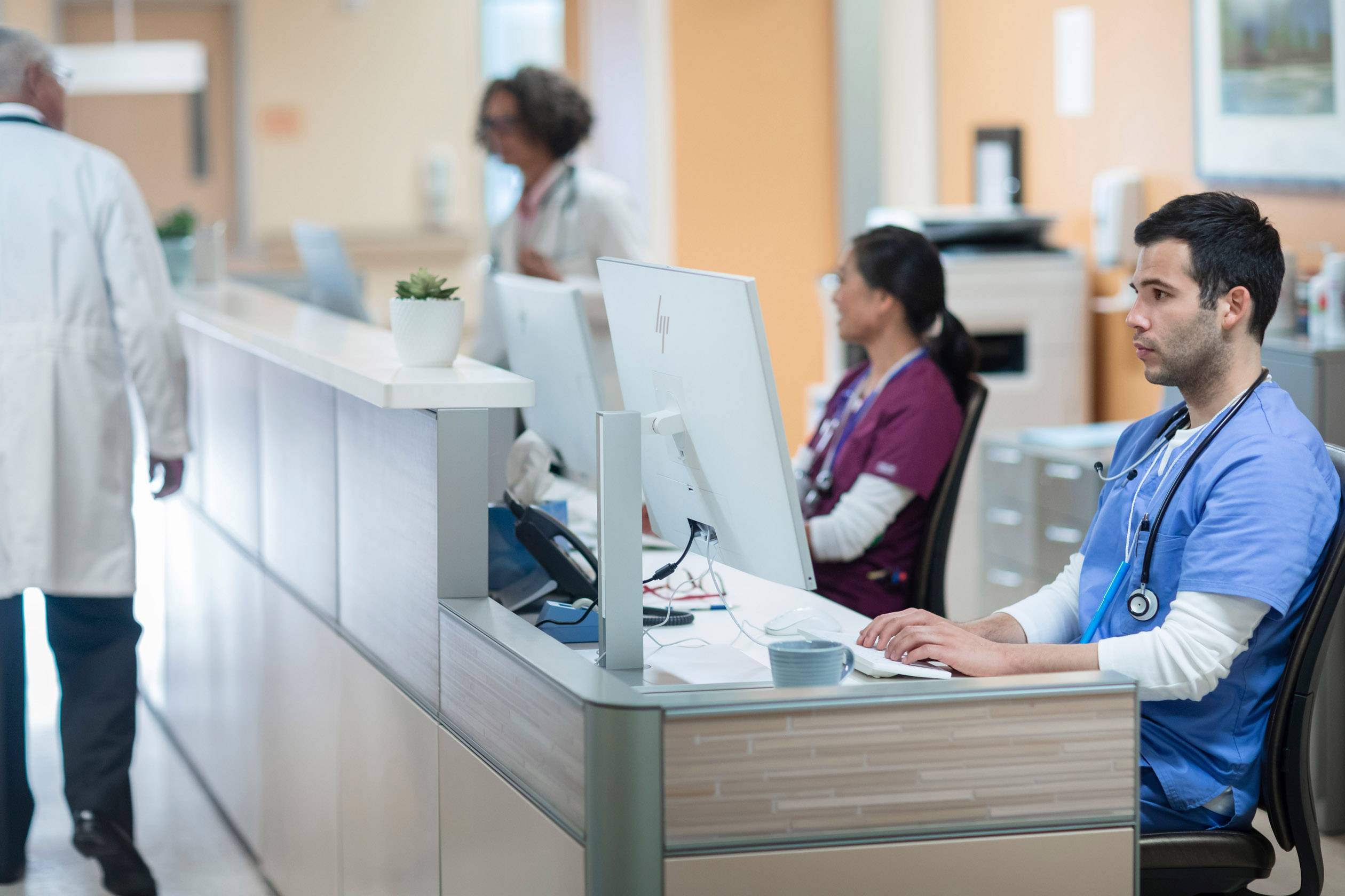 HP EliteOne 800 G4 Healthcare 60.5cm (23.8 Zoll) All-in-One PC Intel Core i5 8500 8GB 256GB SSD Intel UHD Graphics 630 Windows®