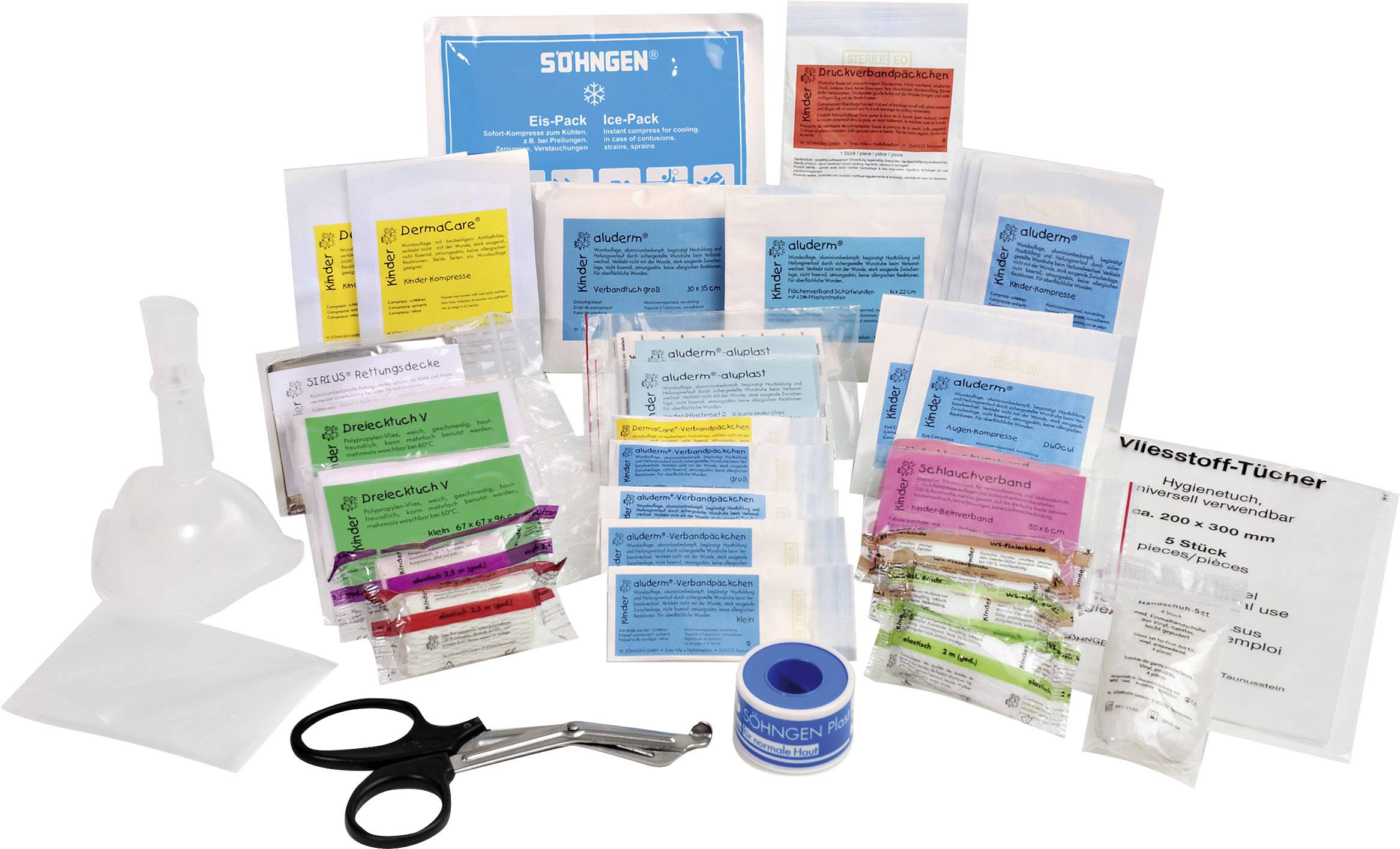 Ein Erste-Hilfe-Set mit Schere, Verbandspackungen, Binden, Pflastern, Kühlpack, Desinfektionstüchern und Trichter, für Notfälle.