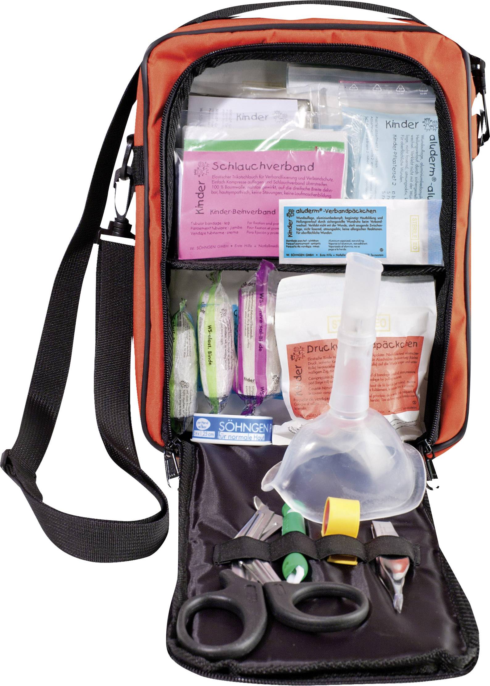 Ein Erste-Hilfe-Set mit Bandagen, Schere, Beatmungsmaske und anderen medizinischen Utensilien, in einer orangefarbenen Tasche.