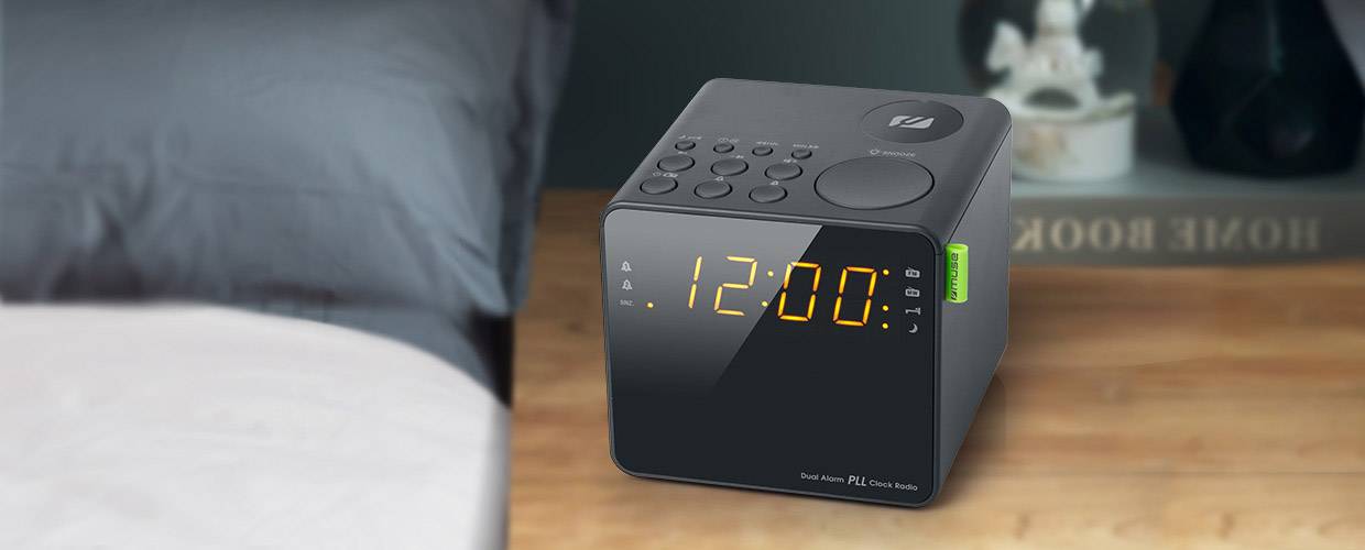 Muse M187CR Radiowecker UKW AUX Schwarz