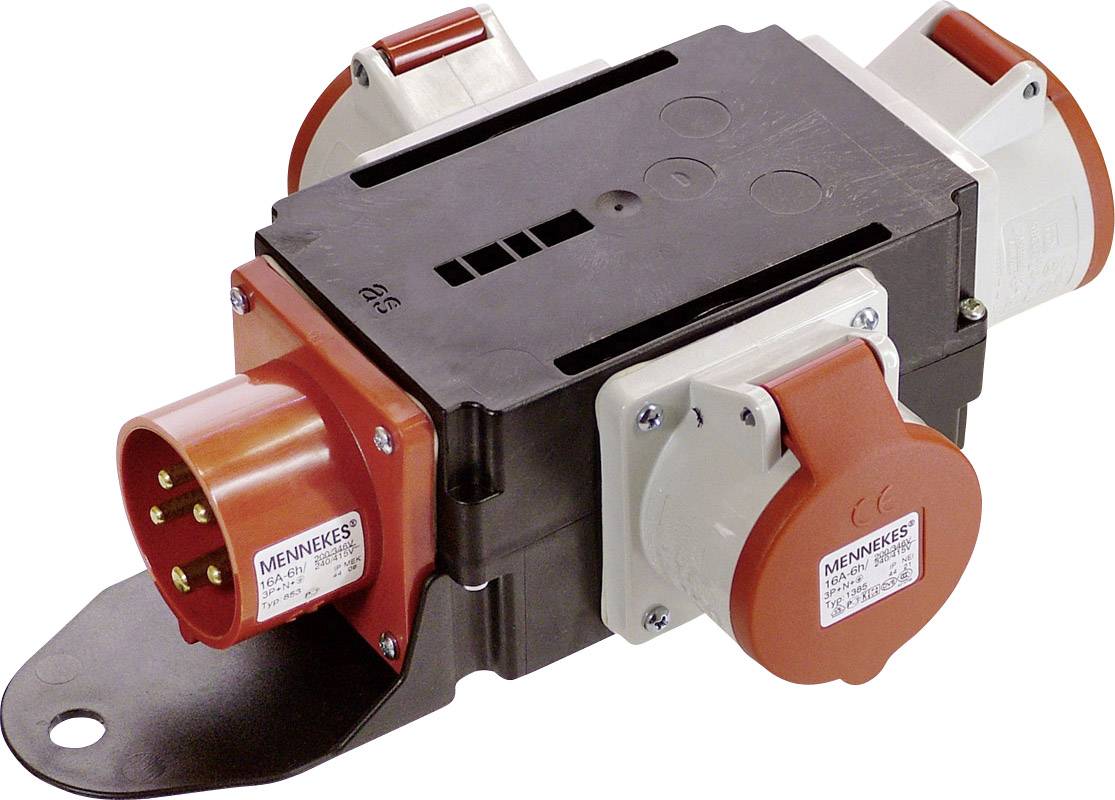 Ein elektrischer Verteilerblock mit mehreren Industrie-Steckdosen und -steckern in Rot und Weiß auf einer Metallhalterung.