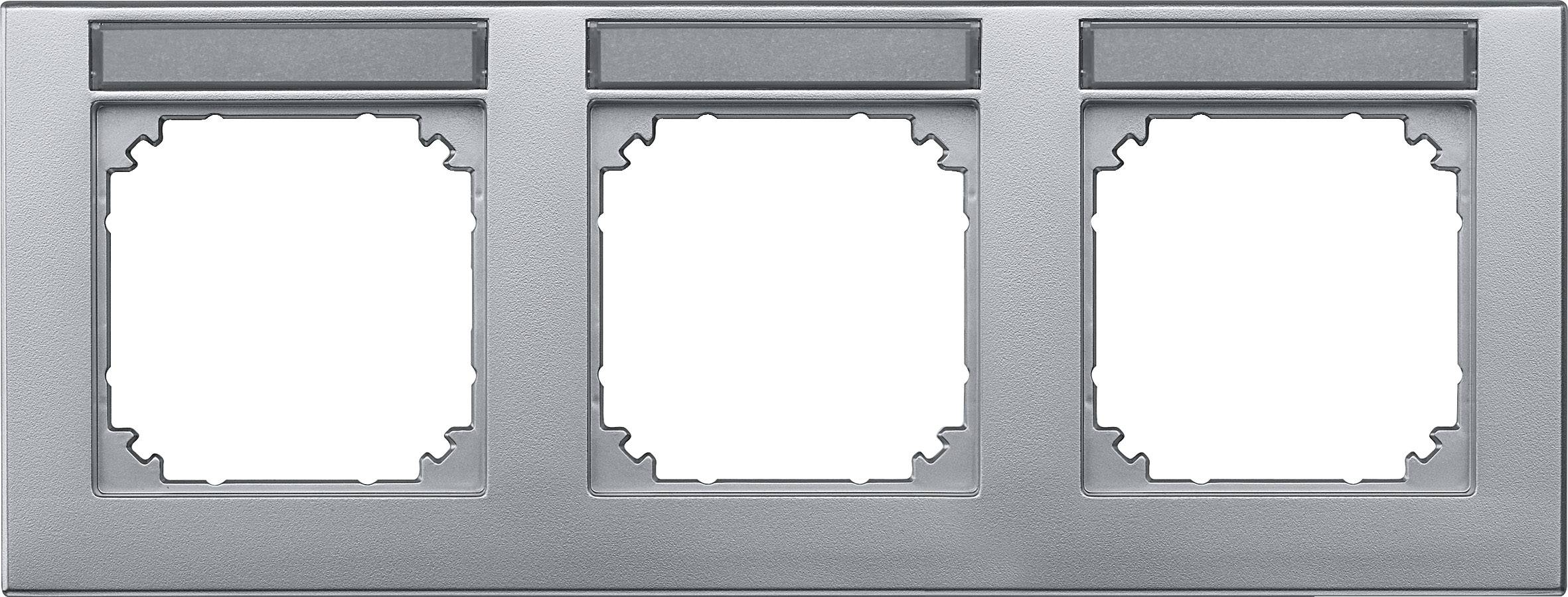 Dreifach-Schalterrahmen aus silbernem Metall, bereit für die Installation von Schaltern oder Steckdosen in drei Fächern.