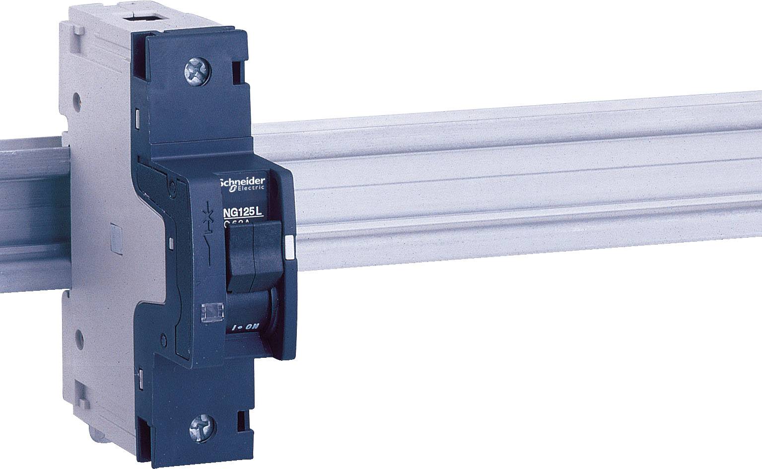 Ein Leistungsschalter von Schneider Electric montiert auf einer Metallschiene, erkennbar mit der Aufschrift 'NG125L'.