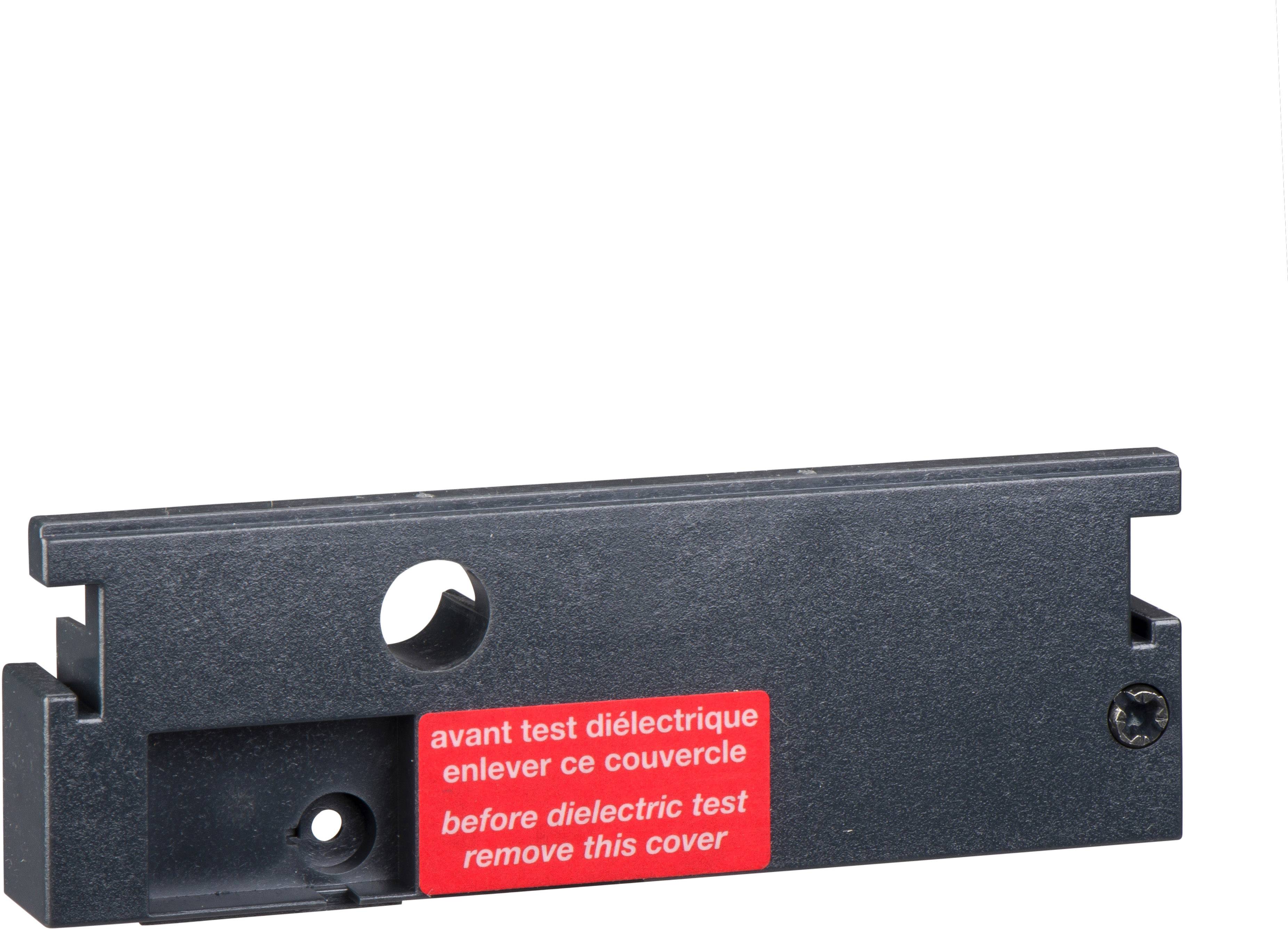 Schwarzer Abdeckungsblock mit rotem Aufkleber, der warnt: 'vor Isolationstest diesen Deckel entfernen'. Ein Schraubenloch ist sichtbar.
