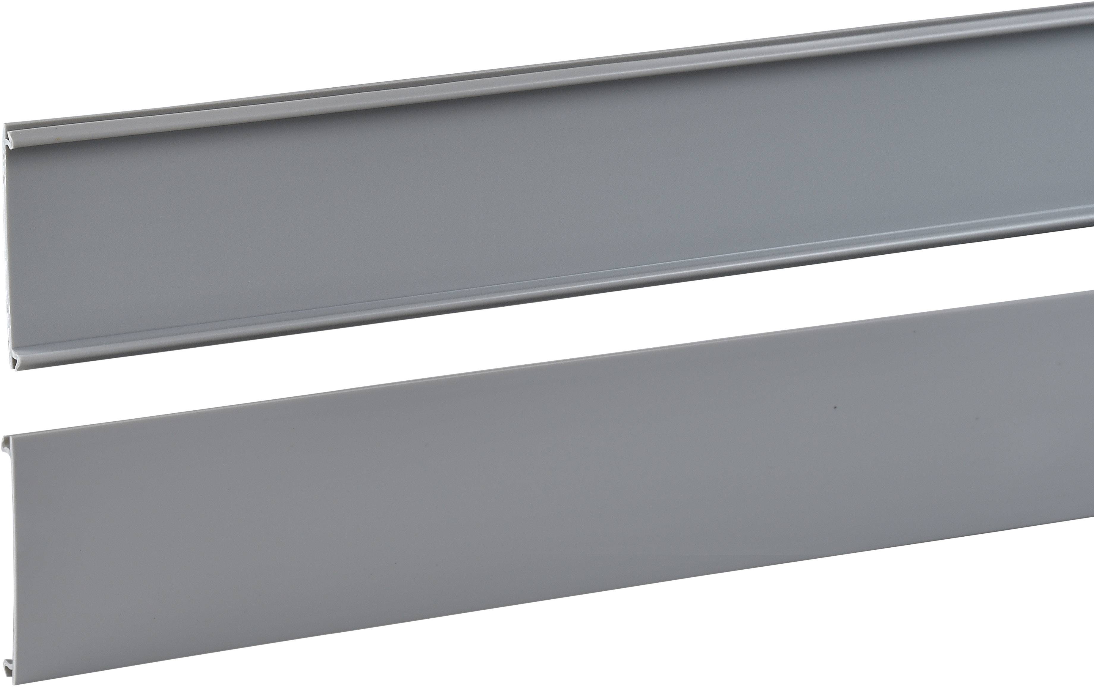 Zwei graue Metallleisten, horizontal nebeneinander angeordnet. Sie sind glatt und leicht reflektierend, geeignet für Bau- oder Möbelanwendungen.