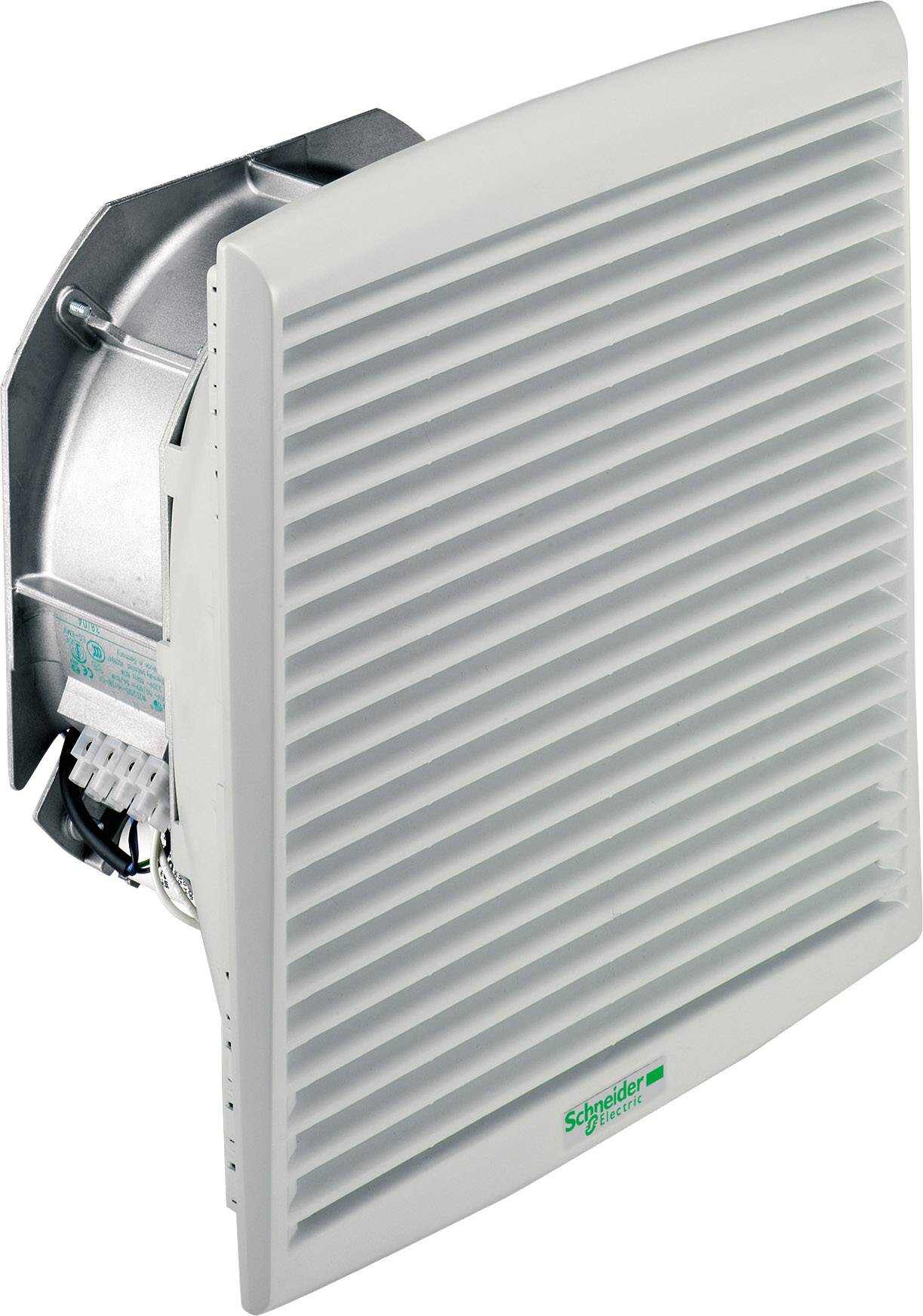 Industrieller Belüftungsventilator mit grauem Gitter, an der Wand installiert; Verkabelung und elektrische Anschlüsse sichtbar.