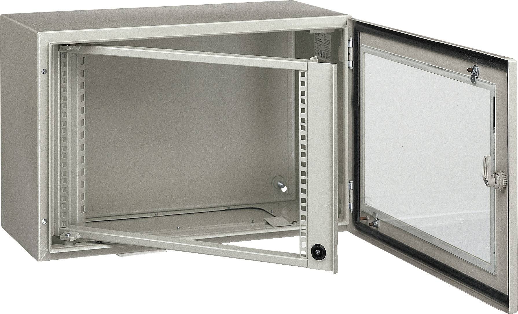 Grau lackierter Metallschrank mit einer geöffneten Glastür. Innen sind Schienen und ein Schloss zu sehen. Eignet sich zur sicheren Aufbewahrung von Geräten.