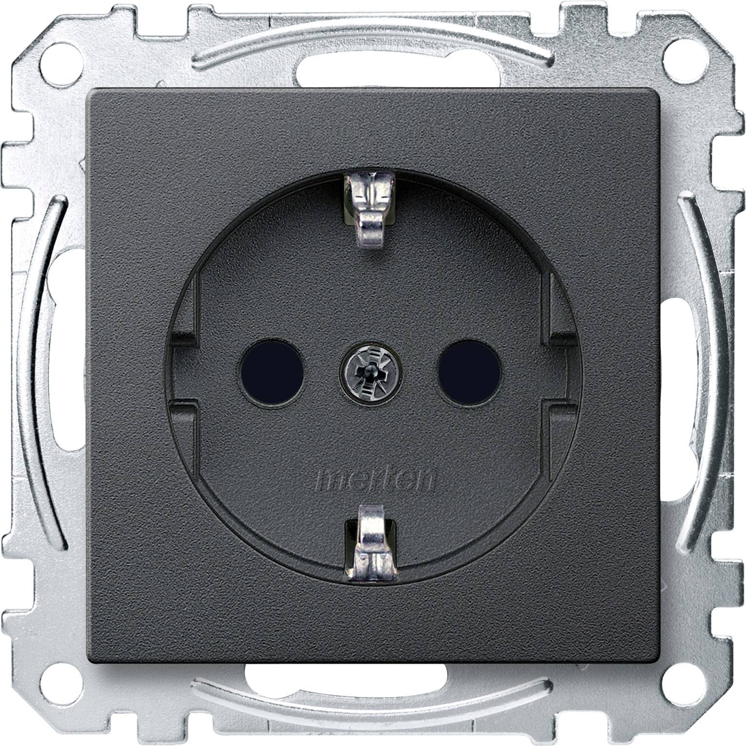 Eine schwarze Unterputzsteckdose mit zwei Löchern und Schutzkontakt. Montageplatte aus Metall sichtbar.
