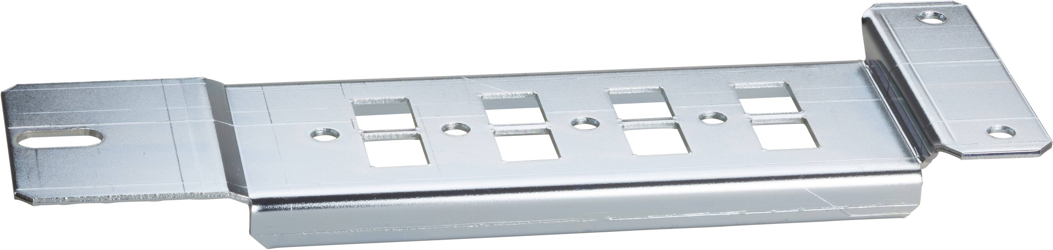 Metallhalterung mit mehreren rechteckigen Aussparungen und einer T-förmigen Erweiterung an einem Ende.