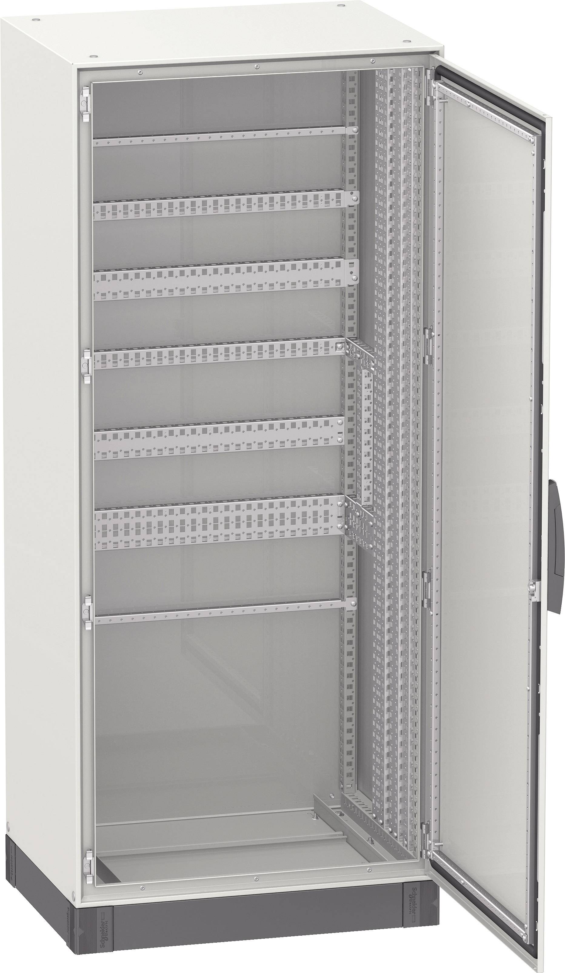 Metallener Schaltschrank mit geöffneter Tür, innen leer, mehrere Regale für Ausrüstung.