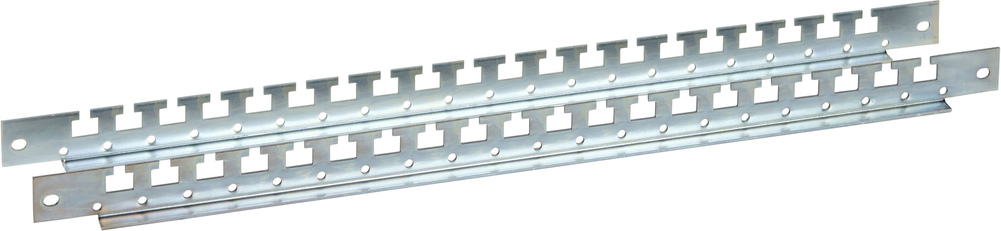 Ein silbernes, längliches Metallgestell mit rechteckigen Öffnungen und runden Löchern an den Rändern, verwendet zur Kabelbefestigung.