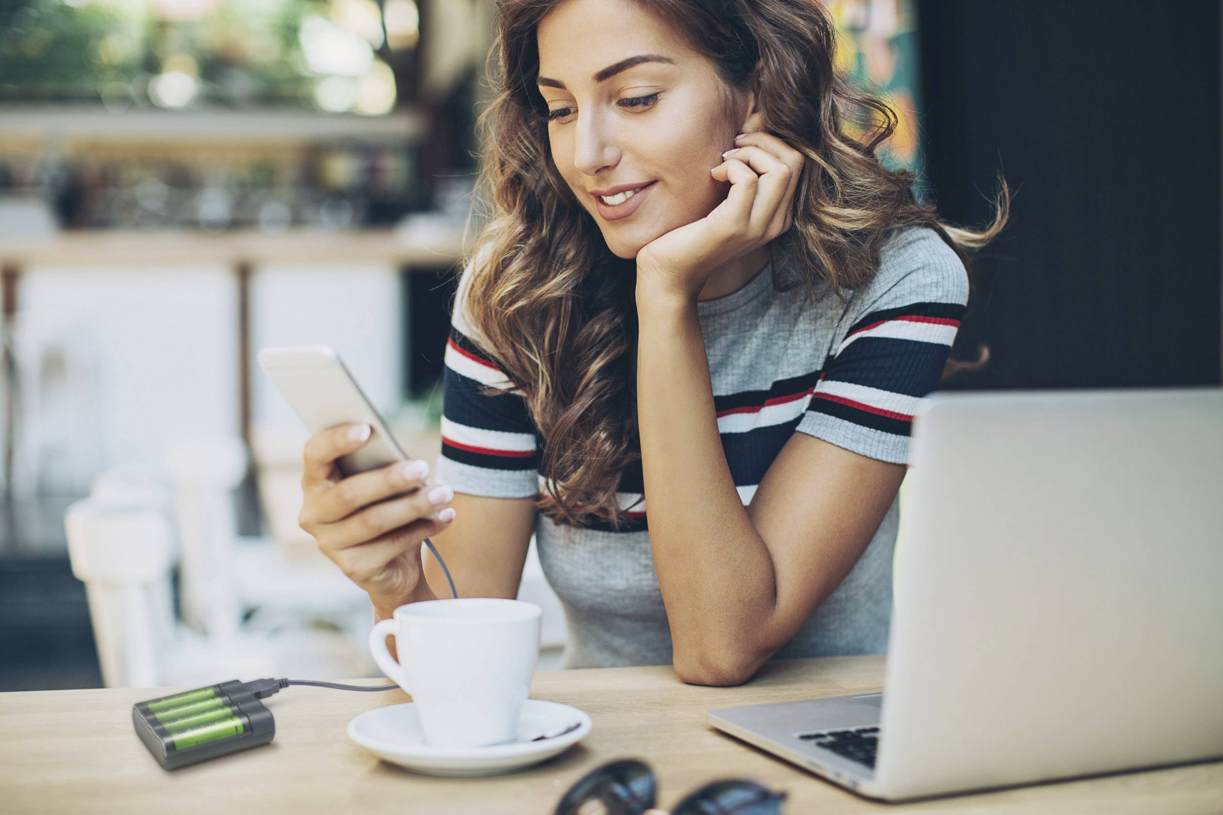 GP Charge Anyway X411 Rundzellen-Ladegerät NiMH Micro (AAA), Mignon (AA)