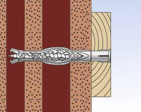 Ein Bohrer dringt in ein Holzstück ein, das an Ziegelmauerwerk grenzt. Der Querschnitt zeigt die Materialien und den Bohrer im Detail.