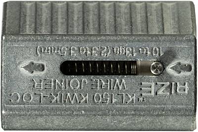 Metallschärfer mit Schraube in der Mitte, Aufschrift 'Rize KUM', 'KL 160 Kwik-loc'.