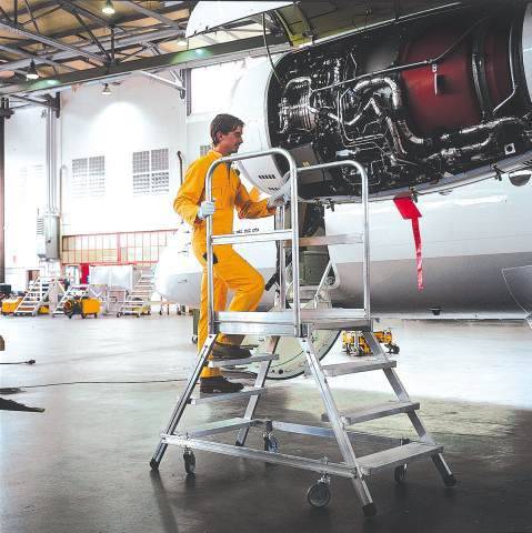 ZARGES 41956 Aluminium Podesttreppe fahrbar 72.9 kg