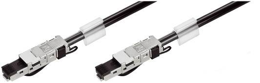 Zwei S/FTP-Netzwerkkabel mit RJ45-Steckern, geeignet für hohe Übertragungsgeschwindigkeiten und stabile Verbindungen.