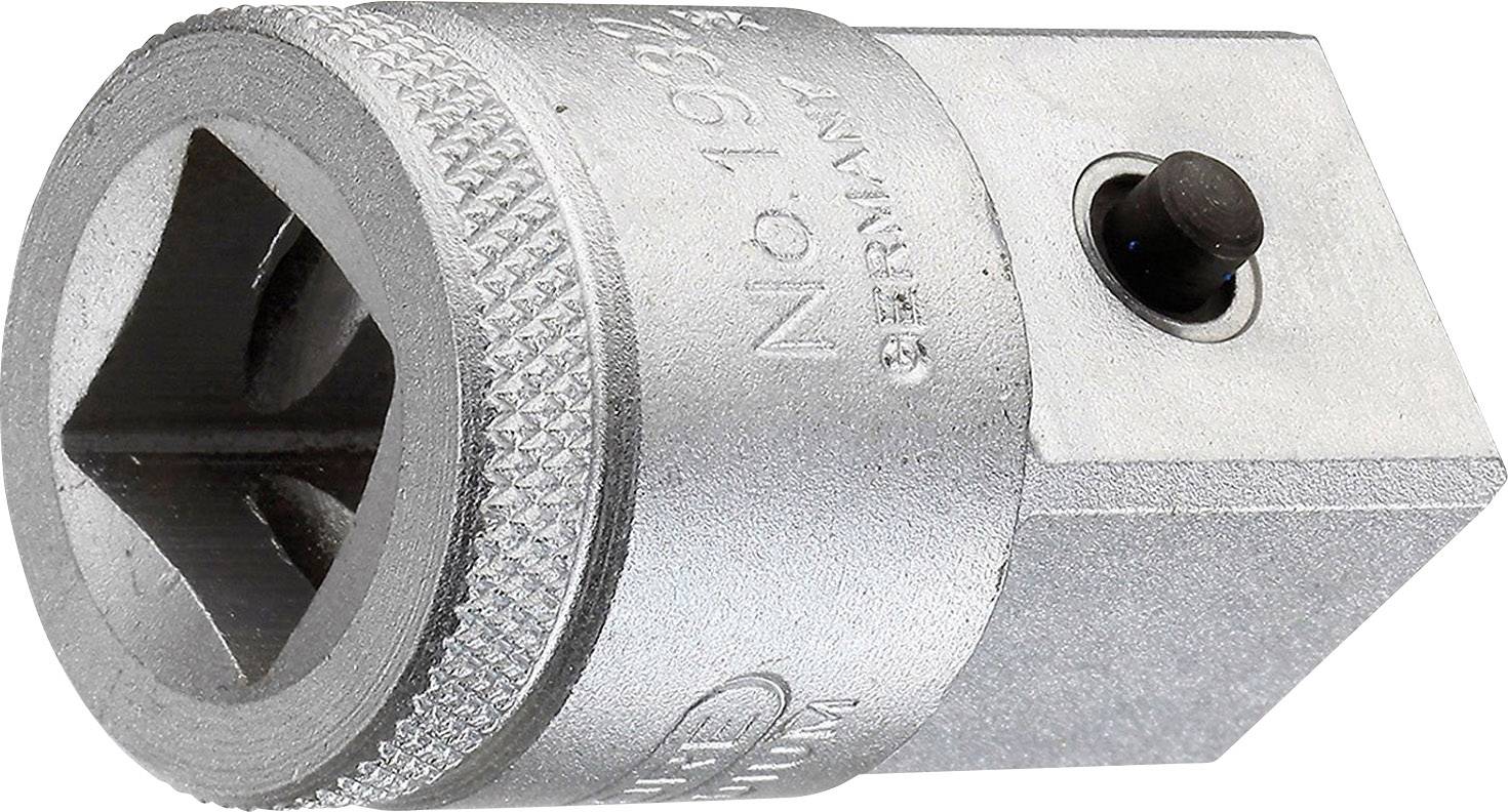 Ein silberfarbener Vierkant-Steckschlüsseladapter aus Metall mit einem Druckknopf und Prägung 'NO. 1929 GERMANY'.