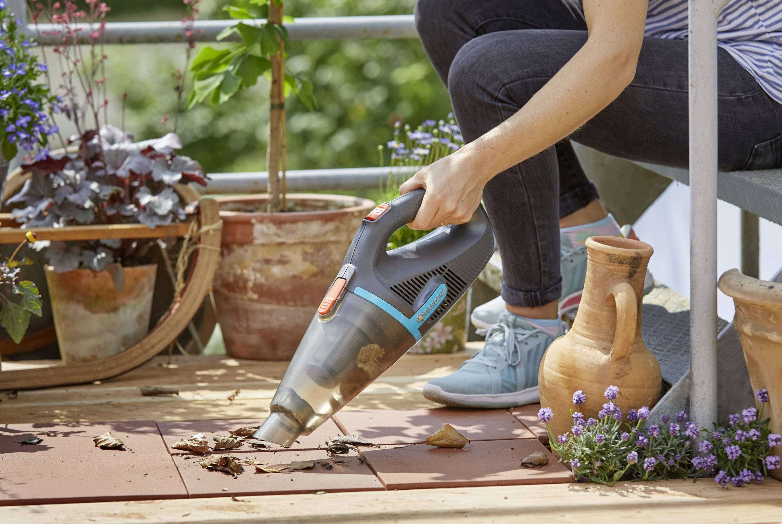 GARDENA 09340-20 EasyClean Li Akku Outdoor-Handsauger inkl. Akku 18 V