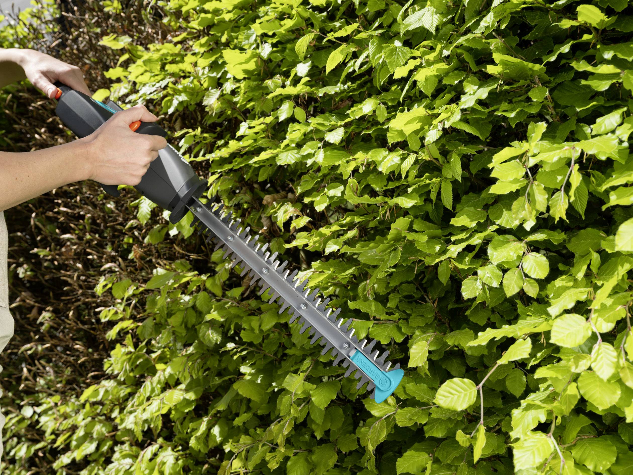 GARDENA EasyCut Li Akku Heckenschere inkl. Akku 14.40 V Li-Ion 400 mm