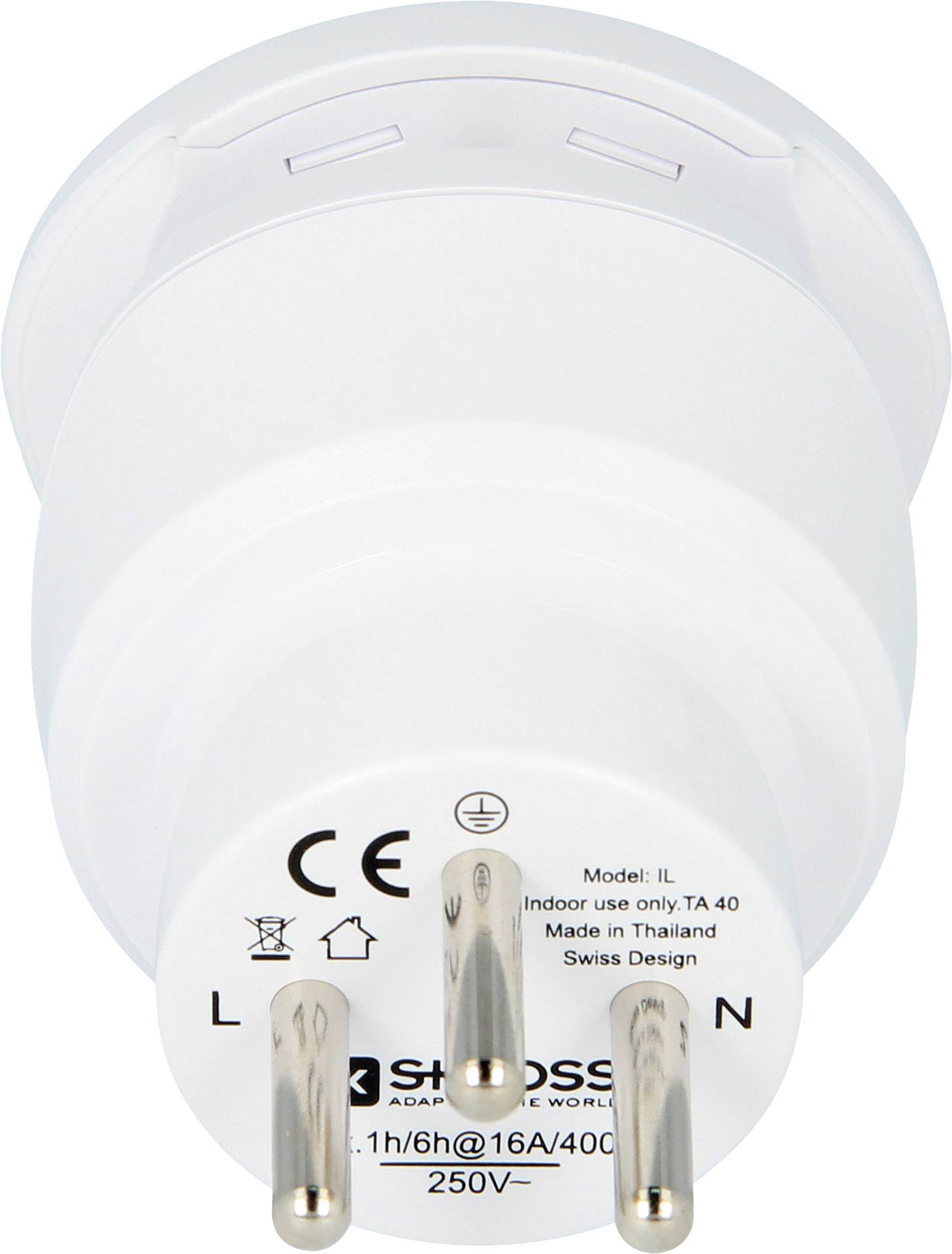 Eine weiße Steckdose mit drei Metallstiften. Hinweise auf Spannung: 250V, max. Stromstärke: 16A. Nur für den Innenbereich geeignet.