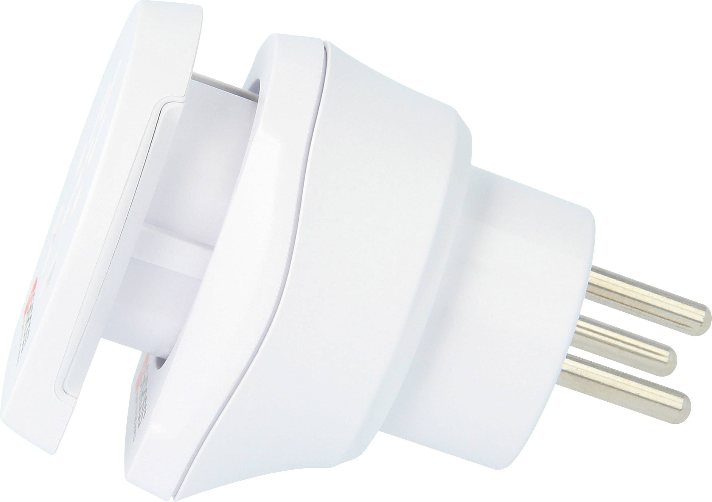 Ein weißer Steckdosenadapter mit abgewinkeltem Schuko-Stecker und drei Steckkontakten.