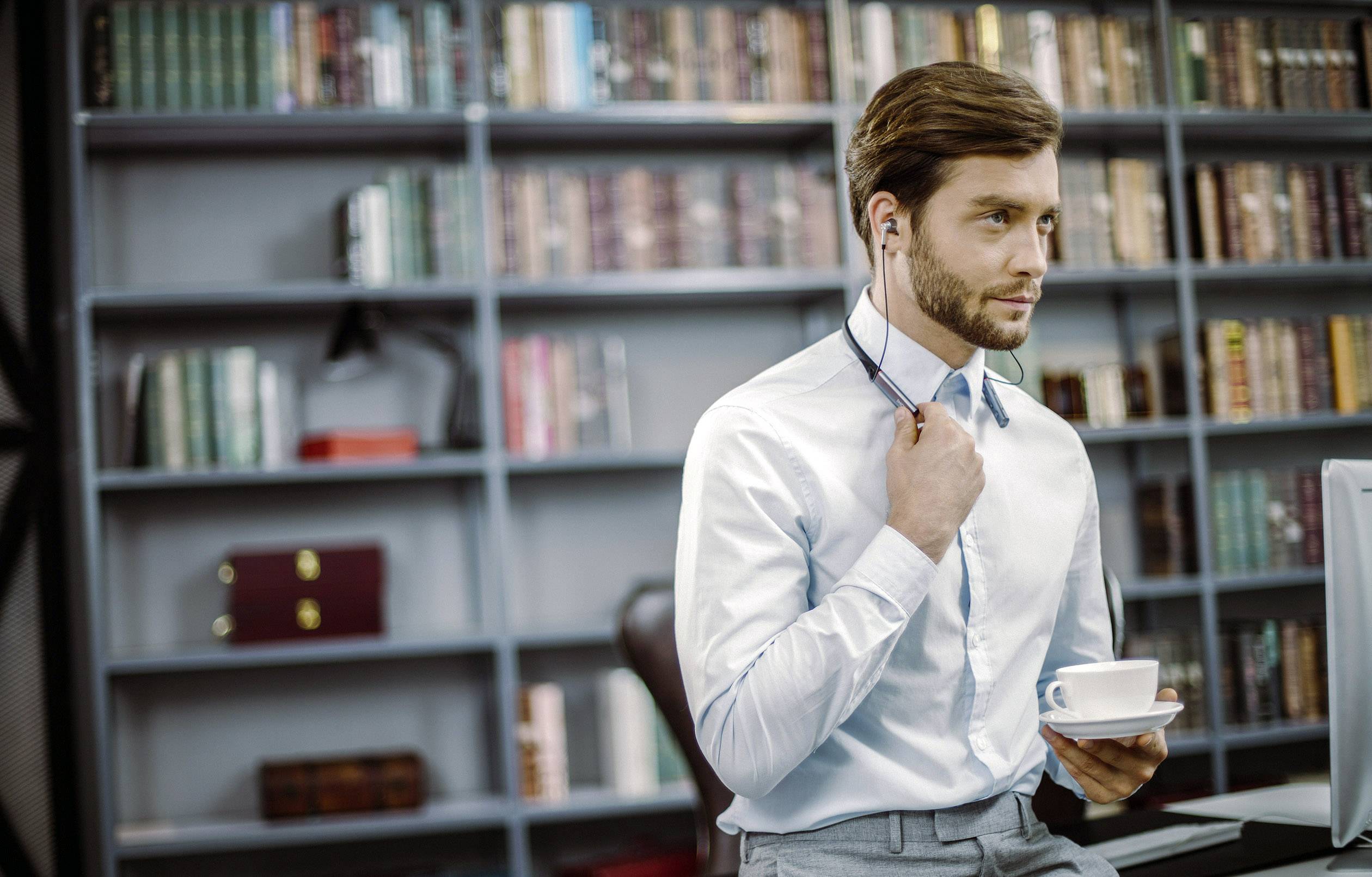 1more E1001BT In Ear Kopfhörer Bluetooth® Silber DAC, Noise Cancelling Headset