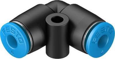 Schwarze Kunststoffschlauchkupplung mit zwei blauen Endkappen, die im rechten Winkel verbunden ist. Markiert mit dem Namen 'Festo'.