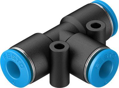 Ein schwarzes T-Stück aus Kunststoff mit blauen Kappen an den Enden, verwendet zur Verbindung von Schläuchen in pneumatischen Systemen.