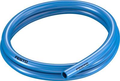 Blauer Kunststoffschlauch, aufgerollt, mit dem Aufdruck 'Festo'.