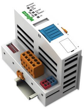 Ein elektrisches Steckmodul mit mehreren Steckplätzen und Anschlüssen, mit Aufschrift 'WAGO', zeigt diverse Verbindungen für Elektroinstallationen.