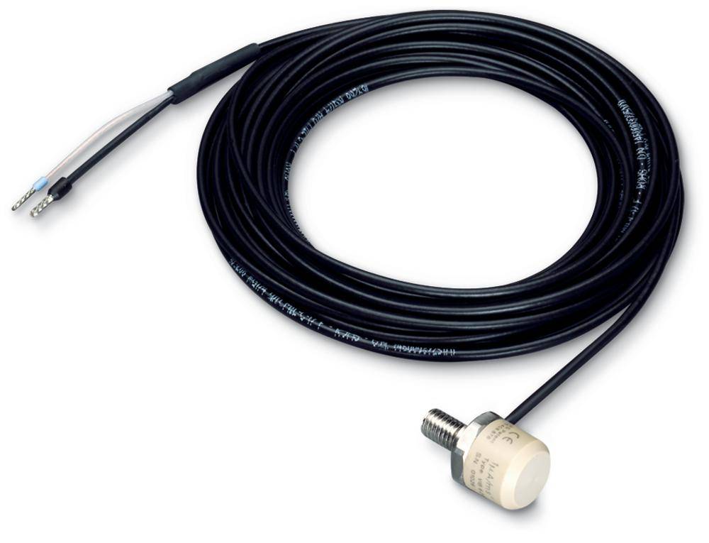 Schwarzes Kabel mit Sensor am Ende, geeignet für industrielle Anwendungen, zeigt Verbindungsmöglichkeit für elektrische Schaltungen.