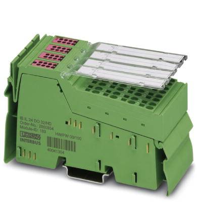 Ein grünes, elektrisches Hutschienenmodul mit mehreren Anschlusspunkten und Klarsichtabdeckung, verwendet in Industriesteuerungen.