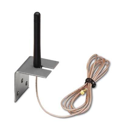 Antenne mit Kabel, montiert auf einer L-förmigen Metallhalterung.