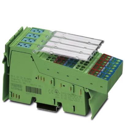 Ein grünes elektrisches Relaismodul mit mehreren Anschlüssen und farblich gekennzeichneten Schaltkreisen, montiert auf einer DIN-Schiene.