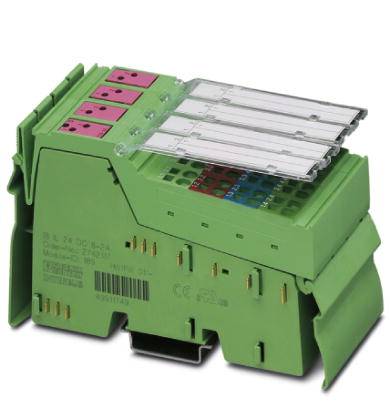 Ein grünes elektrisches Bauteil mit rosa und blauen Steckverbindungen, vermutlich Teil eines Schaltsystems oder Steuergeräts.