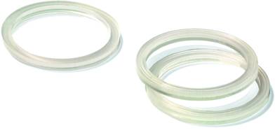 Drei transparent wirkende Gummidichtungen liegen nebeneinander auf einer weißen Oberfläche.