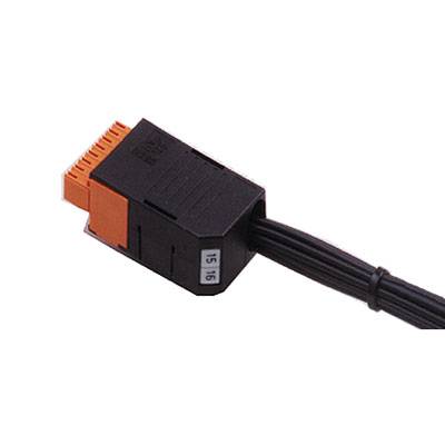 Kabel mit einem schwarzen und orangefarbenen Stecker, beschriftet mit '15-16', zeigt die Verbindungsmöglichkeiten an.