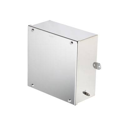 Metallischer Schaltschrank mit rechteckiger Form, glatter Oberfläche und vier Befestigungspunkten an den Ecken.