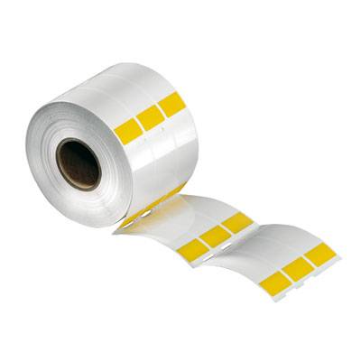 Weiße Rolle mit gelben quadratischen Etiketten, die teilweise entrollt ist. Geeignet für Etikettiermaschinen oder Handbeschriftung.