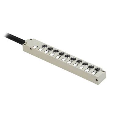 Weiße elektrische Anschlussleiste mit schwarzem Kabel, geeignet zur Verbindung mehrerer Kabel in einem elektronischen Gerät.