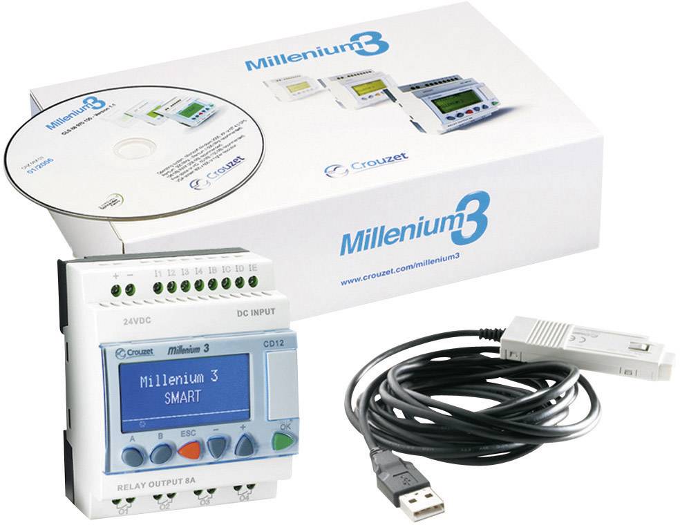 SPS-Kompaktgerät 'Millenium 3' mit LCD-Anzeige, Ein-/Ausgänge und USB-Kabel. Verpackung und Software-CD im Hintergrund.